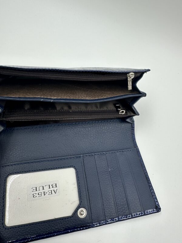 Дамски портфейл от естествена кожа и лак в синьо MD Style