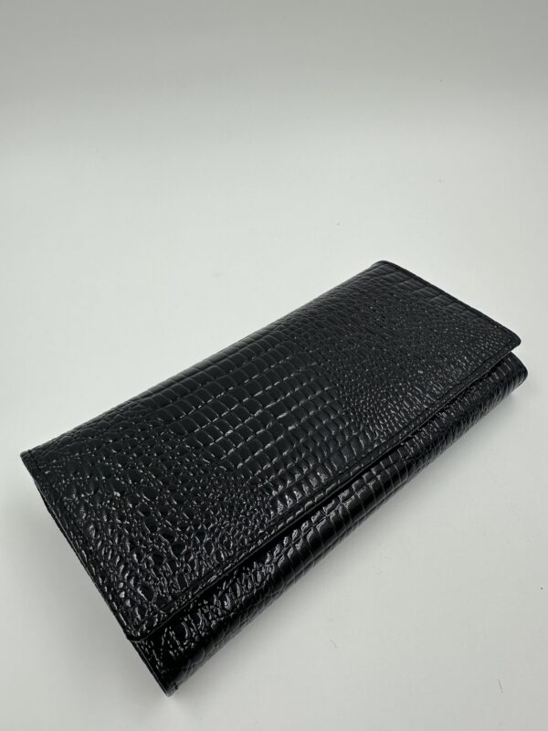 Дамски портфейл от естествена кожа и лак в черно MD Style