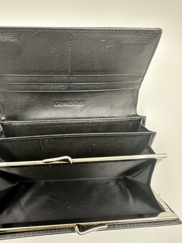 Дамски портфейл от естествена кожа и лак в черно MD Style