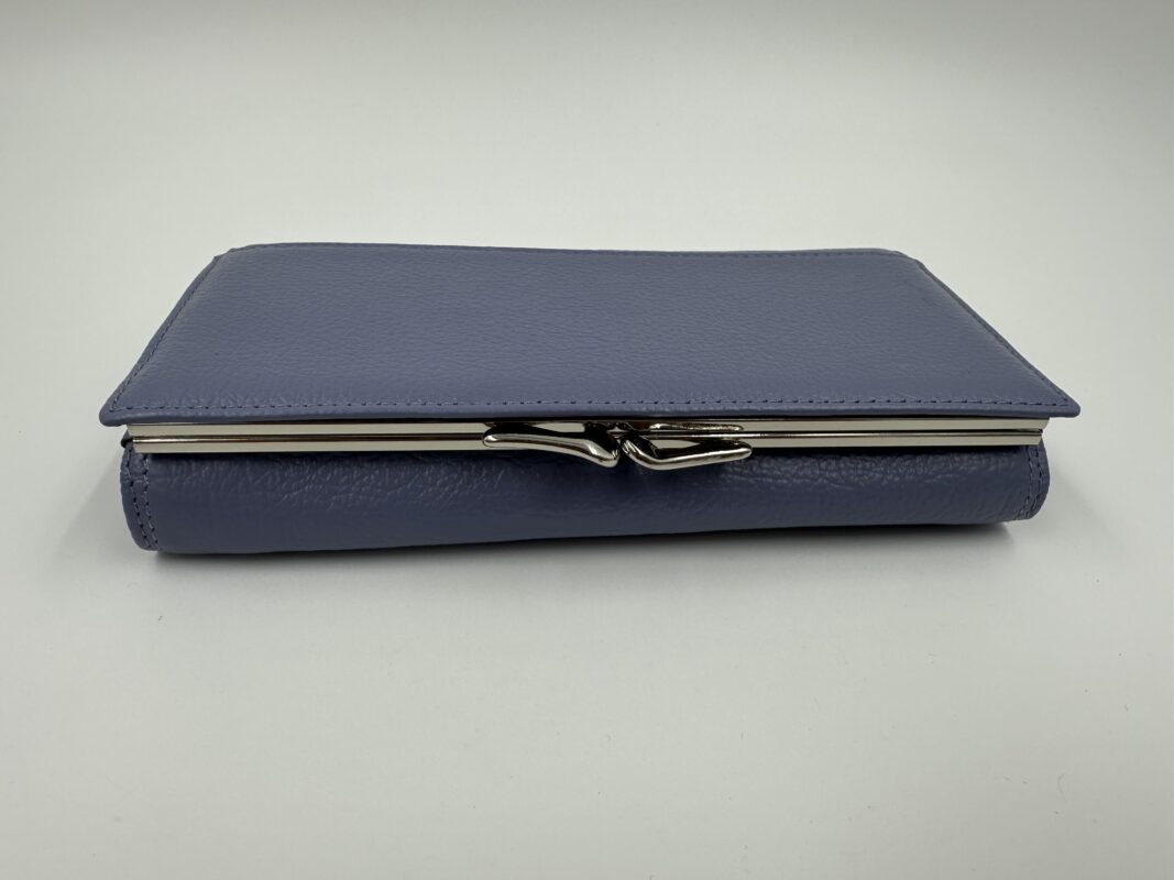 Дамски портфейл от естествена кожа в светло лилаво MD Style