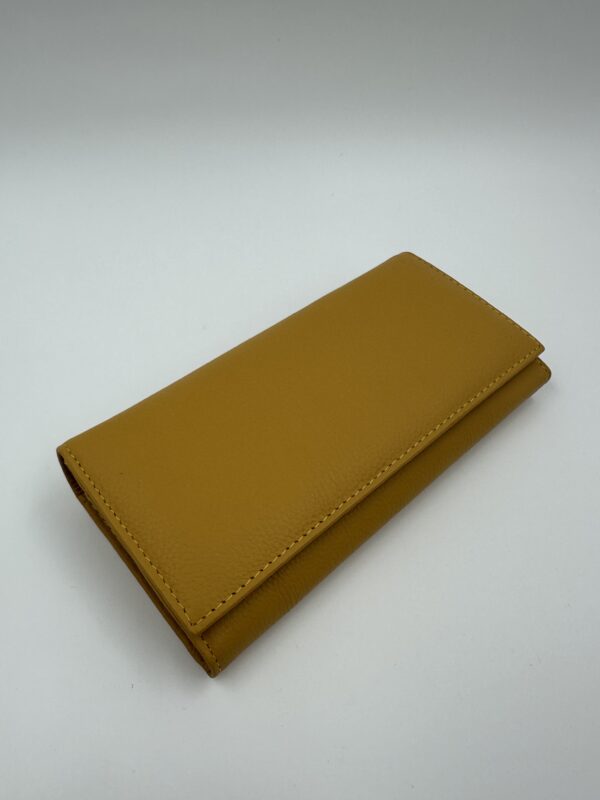 Дамски портфейл от естествена кожа в горчица MD Style