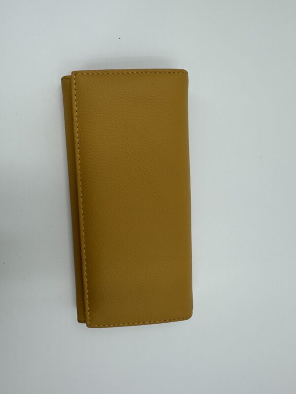 Дамски портфейл от естествена кожа в горчица MD Style