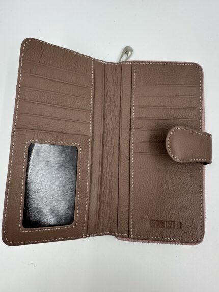 Дамски портфейл от естествена кожа в пудра с магнит и цип MD Style