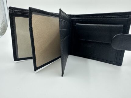 Мъжки портфейл от естествена кожа черен с копче MD Style