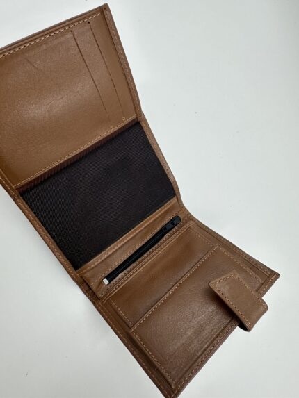 Мъжки портфейл от естествена кожа кафяв с копче MD Style