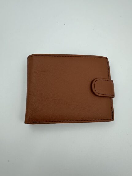 Мъжки портфейл от естествена кожа кафяв закопчаване копче MD Style